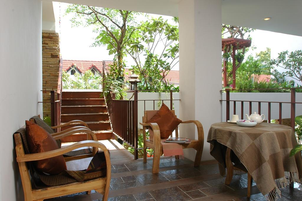 Bansabai Hostelling International Bangkok Exterior foto