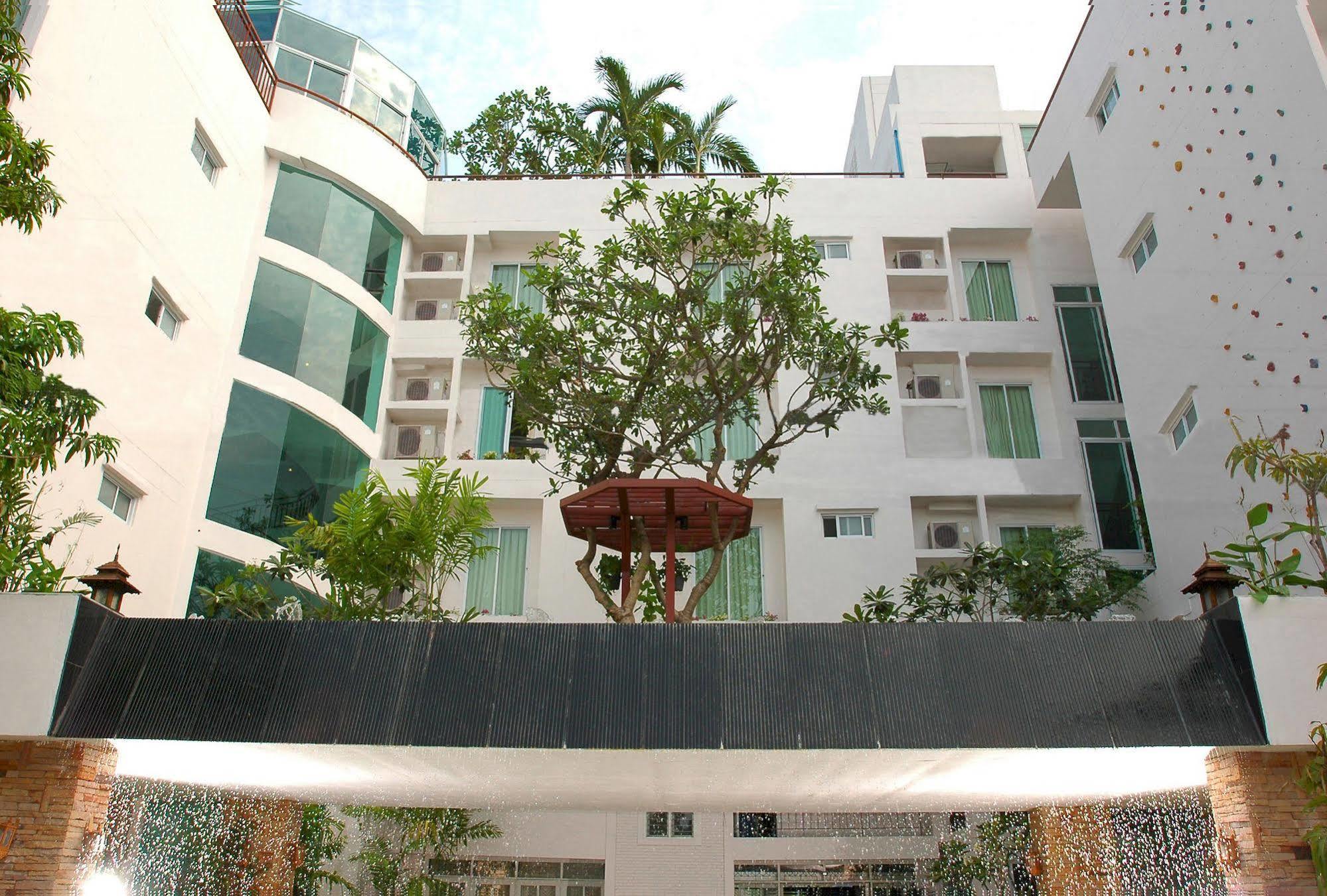 Bansabai Hostelling International Bangkok Exterior foto