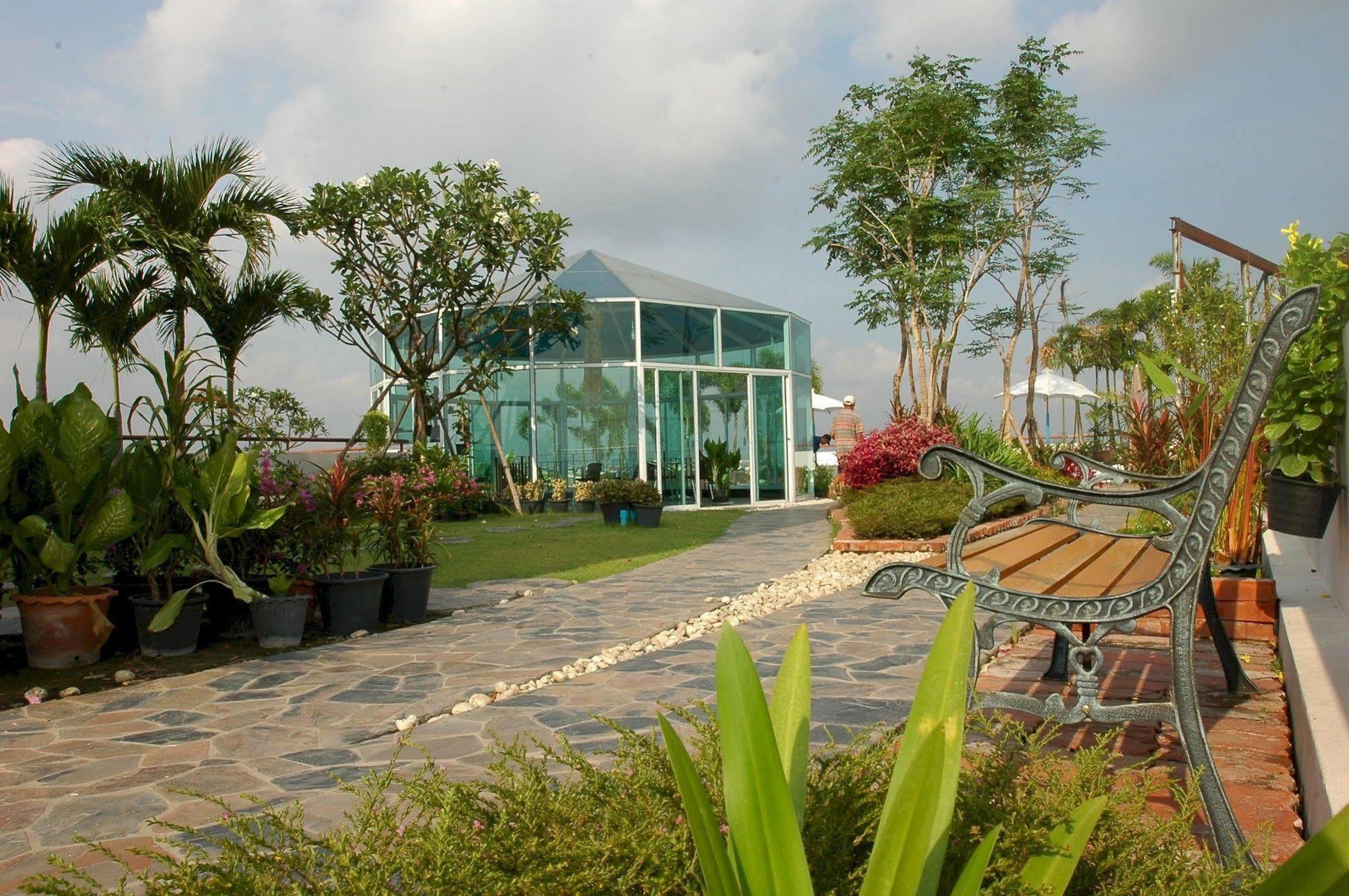 Bansabai Hostelling International Bangkok Exterior foto