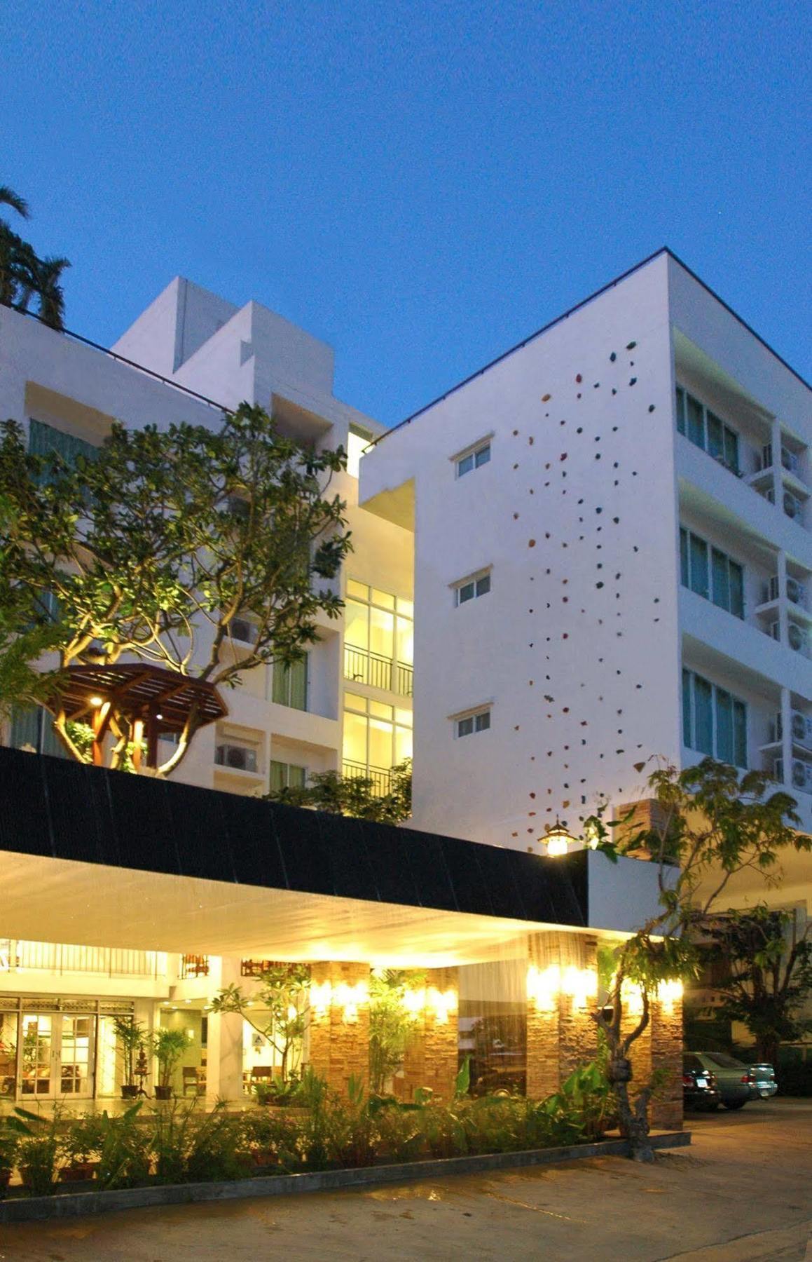 Bansabai Hostelling International Bangkok Exterior foto